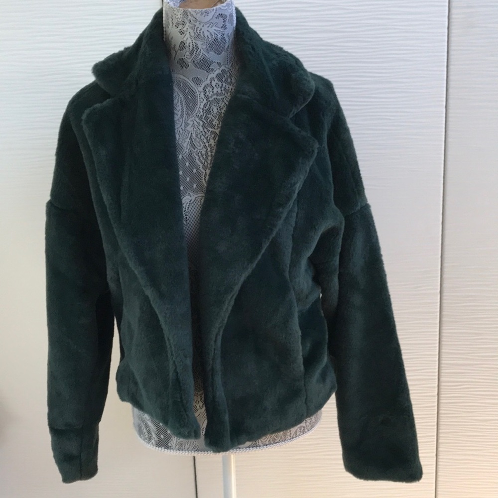 Great for Christmas!!!   Luscious Dark Green Furry Coat